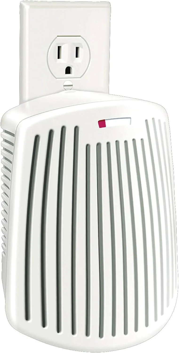 Hamilton Beach TrueAir Plug-Mount Odor Eliminator with Carbon Filter   Green Mountain Scent Cartridge, Common Household-Tobacco, Pet, Bathroom, Trash, On/Off Fan (04530GM)